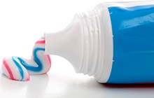 Tandpasta kan helbrede og fjerne bumsen. Myte!