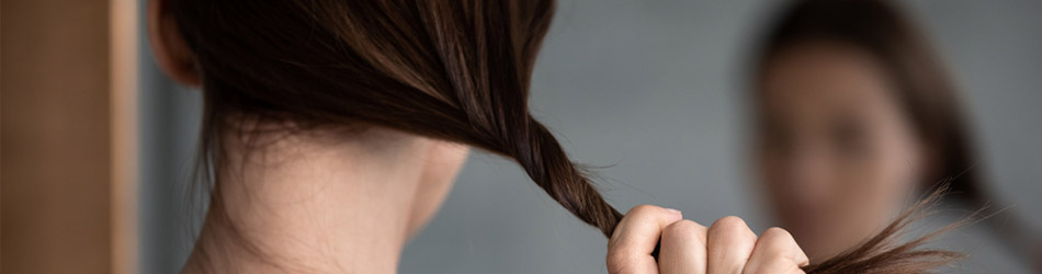 Tyndt hår hos kvinder er arveligt, kan skyldes stress, helbred, vitaminer eller styling.
