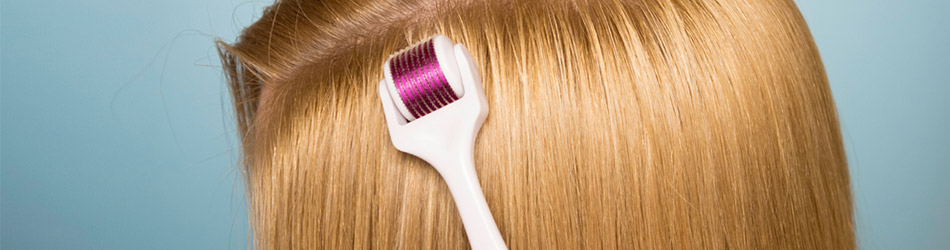 Brug en dermaroller, også kaldet hovedbundsrulle, til at stimulere hårvæksten.