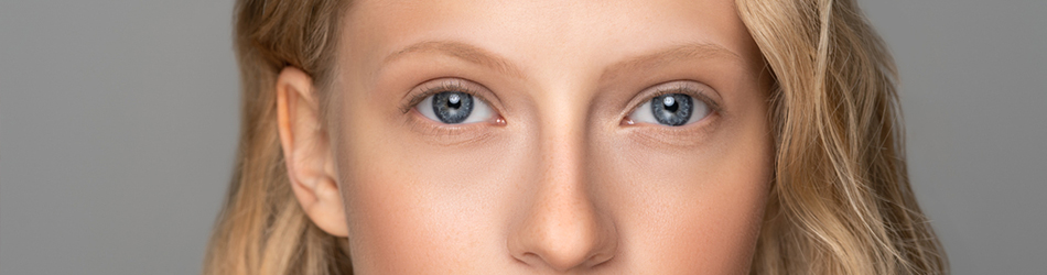 Tynde øjenbryn kan skyldes overplukning eller hårtab.
