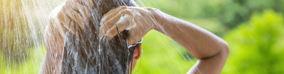 Vælg en shampoo mod hårtab med naturlige ingredienser.